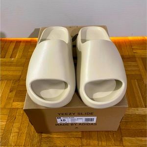 Yeezy slides risen size 10